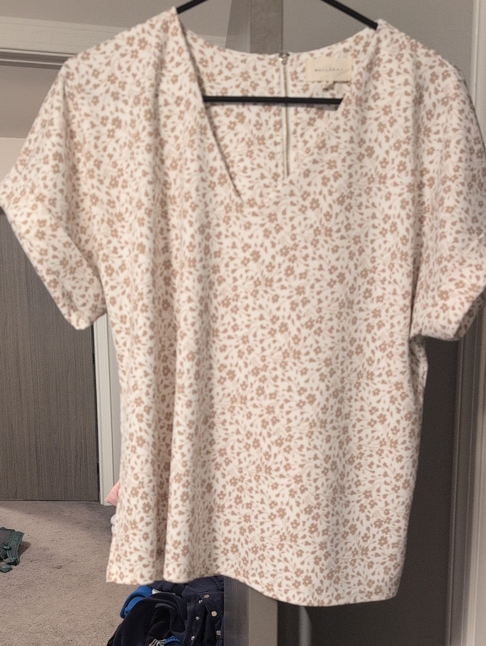 MELLODAY Cream V-Neck Floral Print Blouse